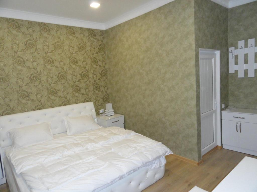 Sonya room 2